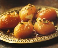 POACHED APRICOTS WITH CREAM